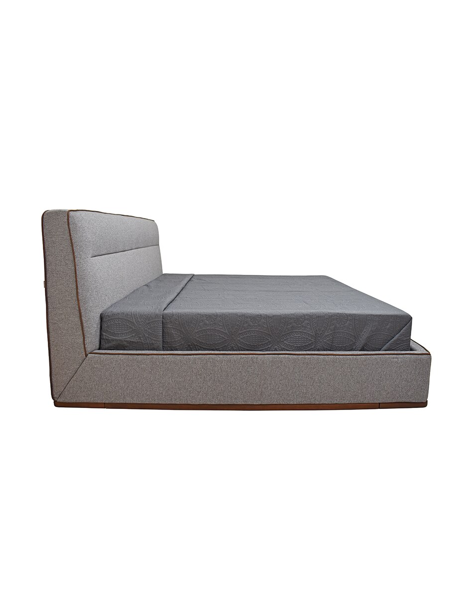 Cama de madera y tela
