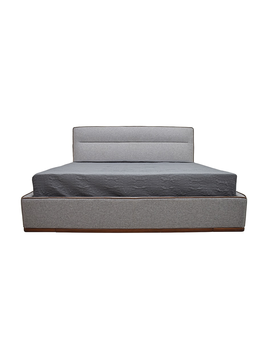 Cama de madera y tela