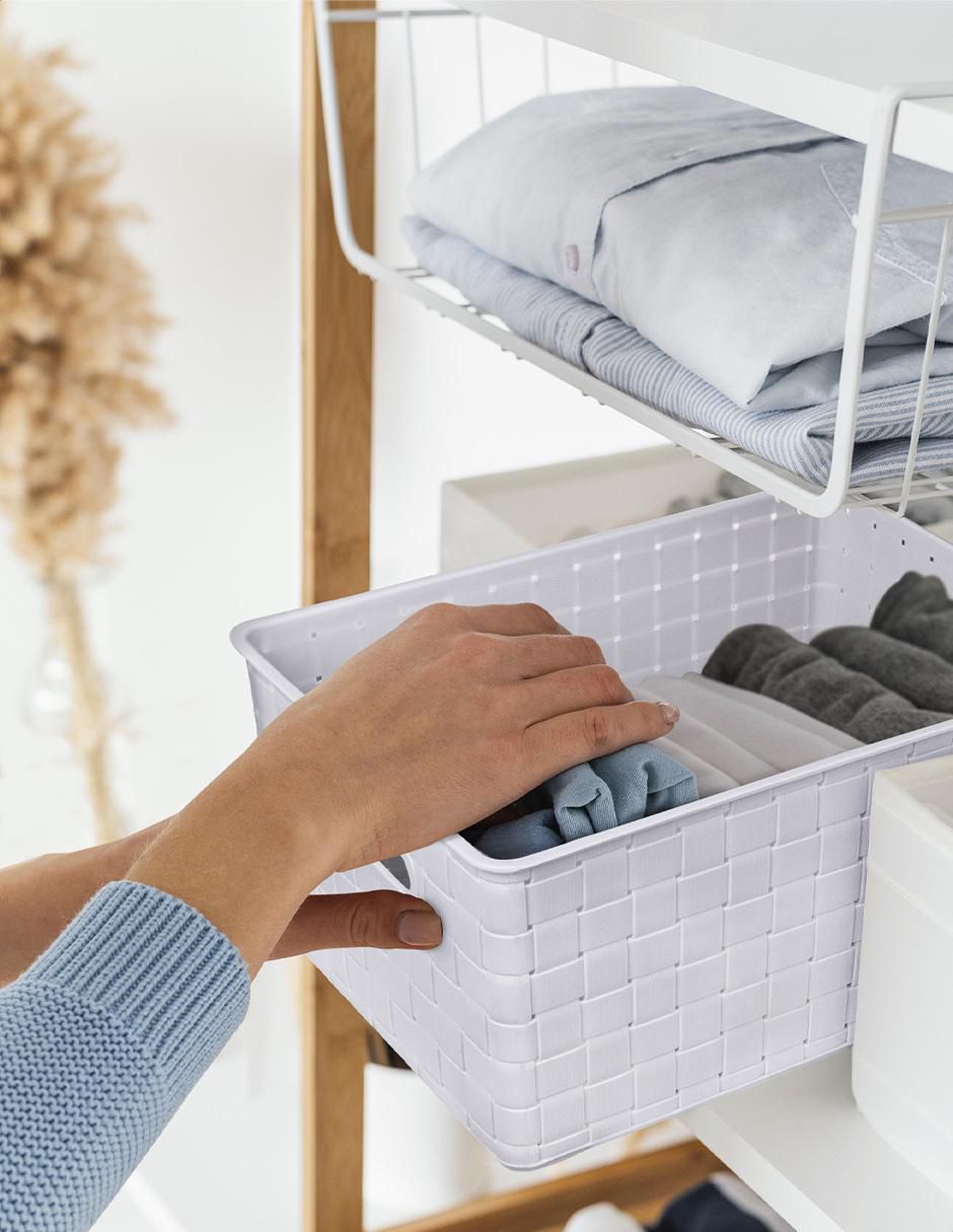 Canasta con forma rectangular de plástico