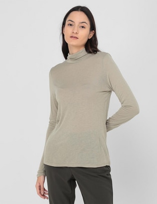 Playera manga larga cuello tortuga para mujer