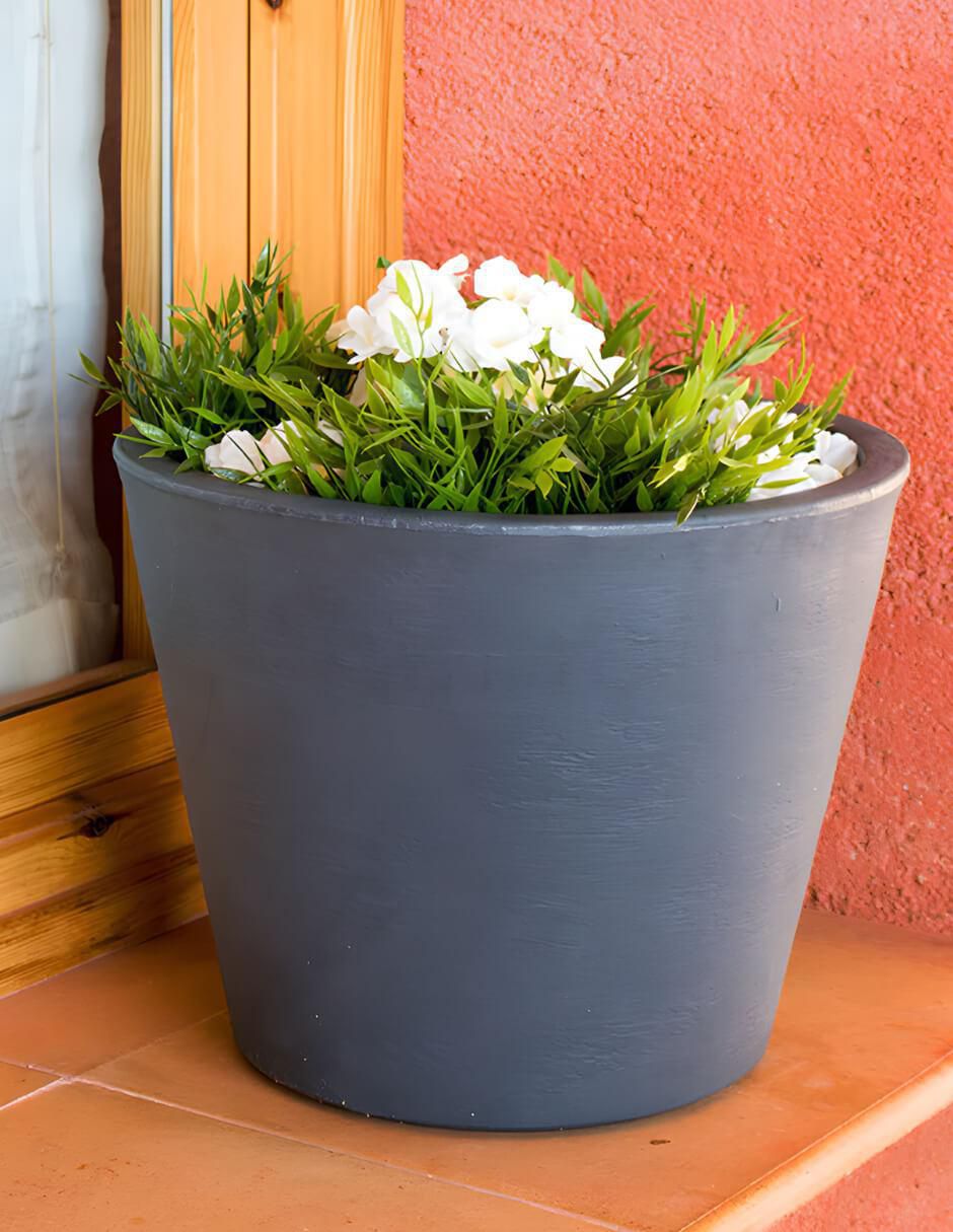 Maceta Petunia de plástico con sistema automático de riego