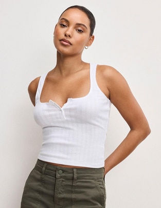 Top cuello con botón escote cuadrado Top cuello con botón escote cuadrado