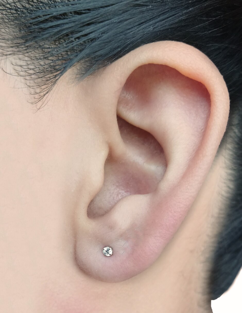 Broqueles circulares de oro blanco 14 K con acabado brillante diamante 2