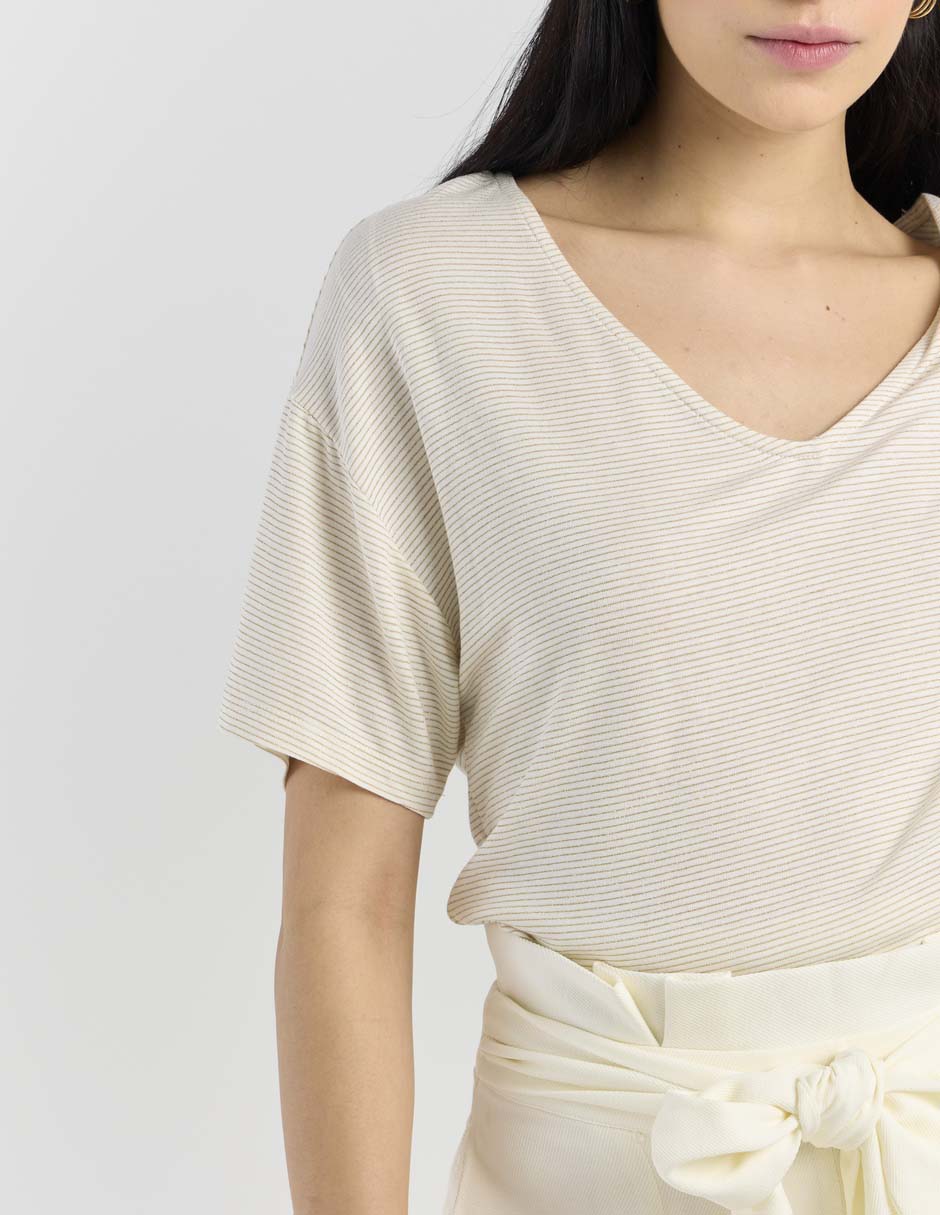 Playera manga corta cuello v mujer