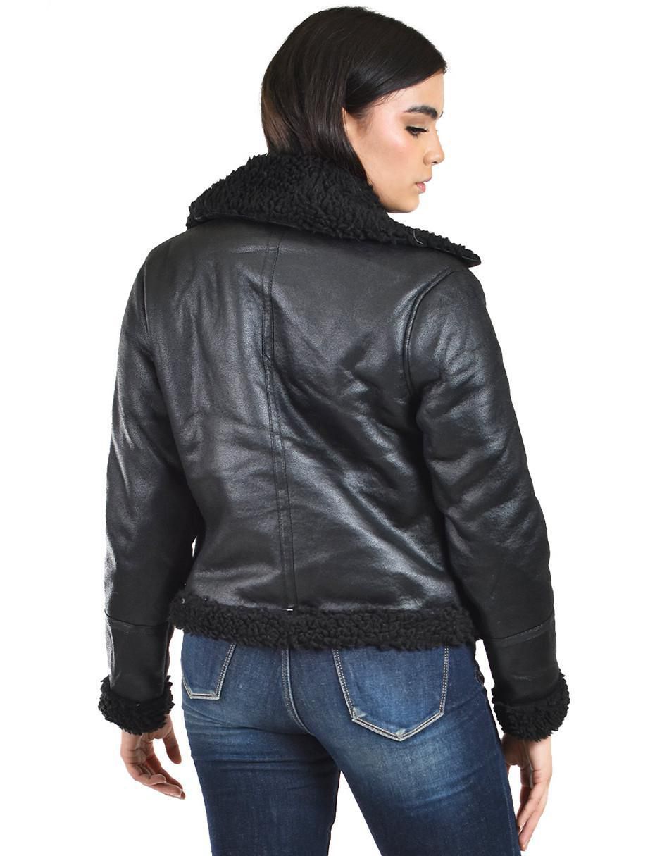 Chamarra impermeable para mujer 4