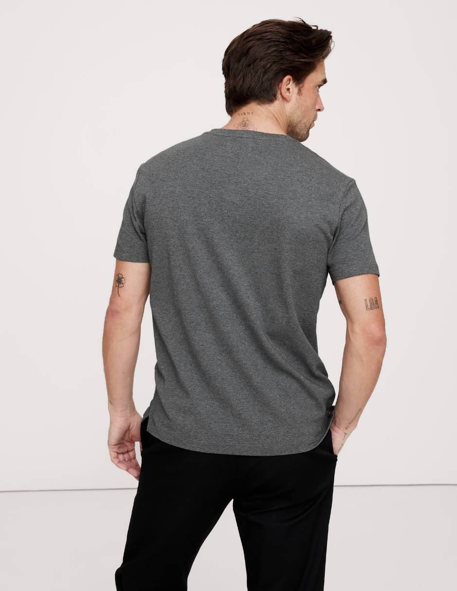 Playera cuello V para hombre 2