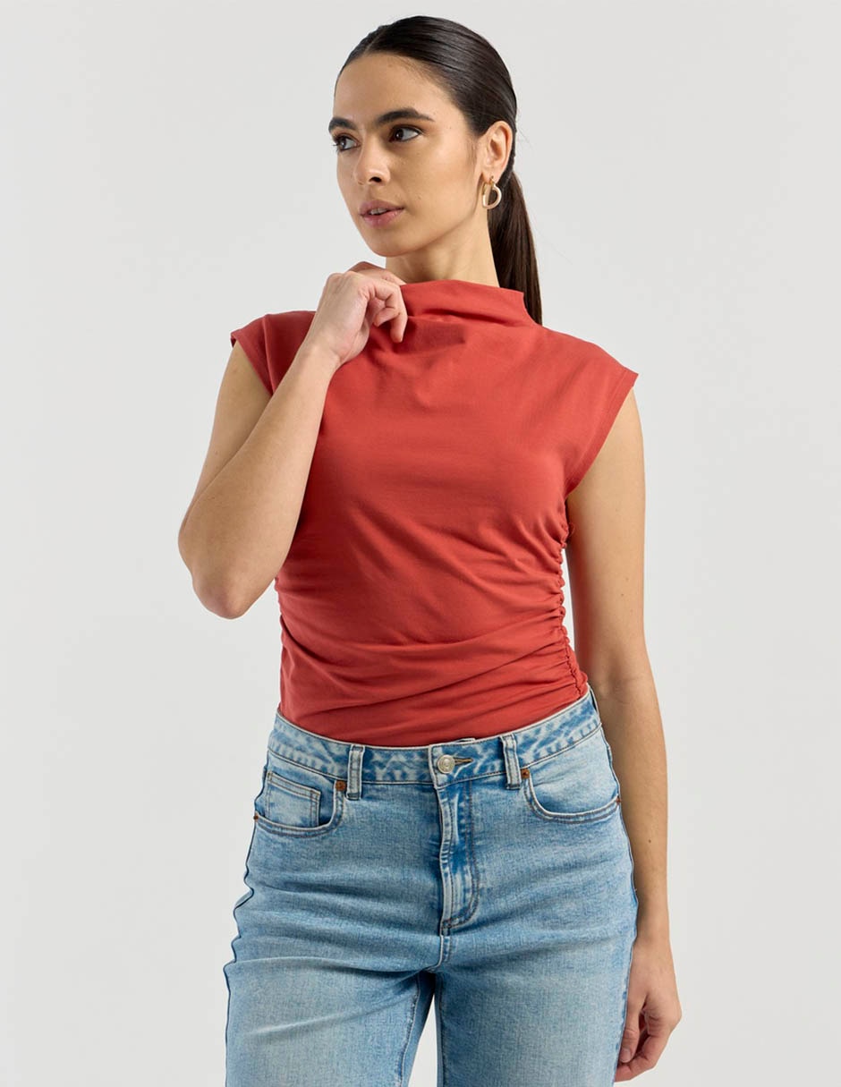 Playera cuello alto para mujer