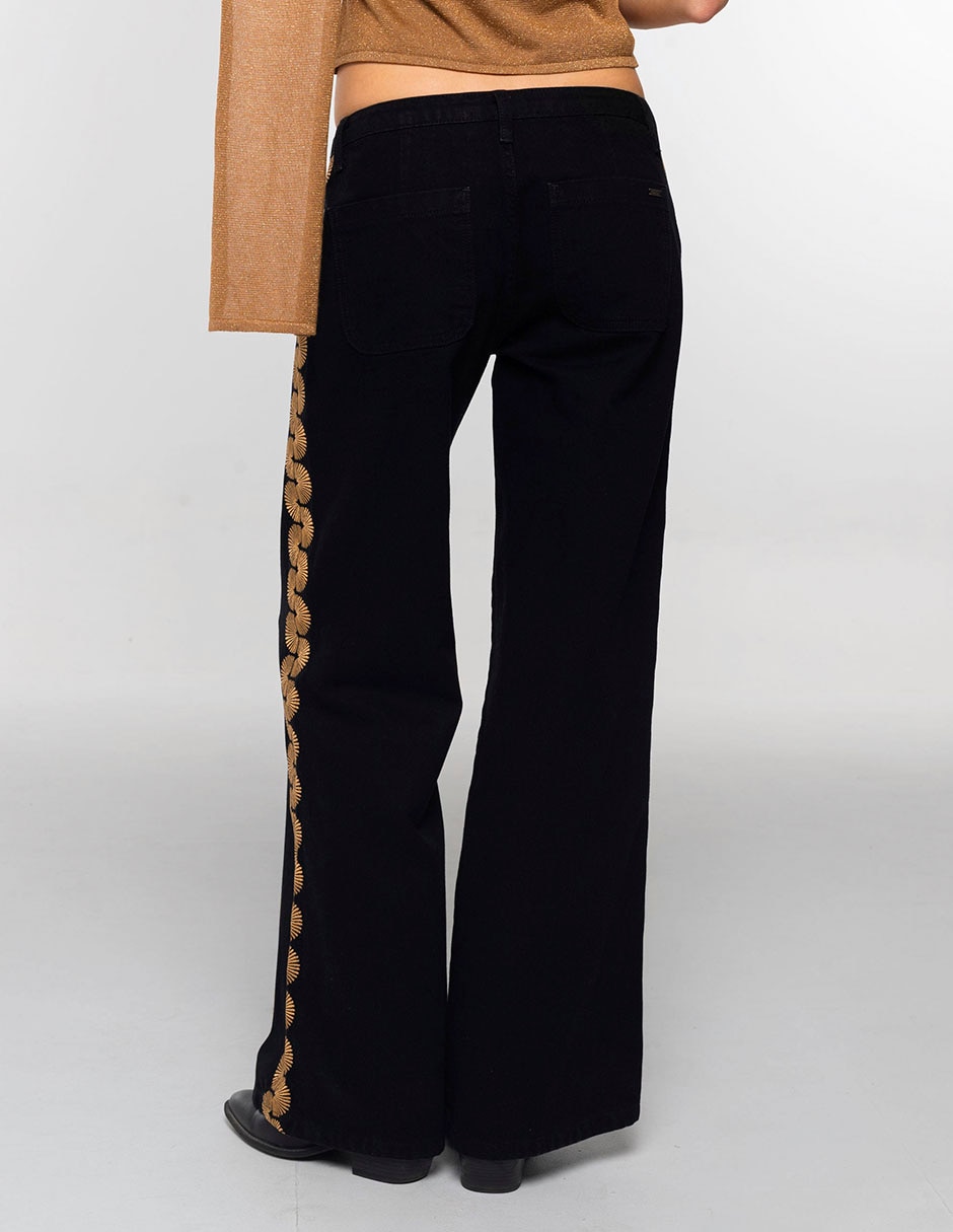 Jeans relaxed acampanado para mujer 6