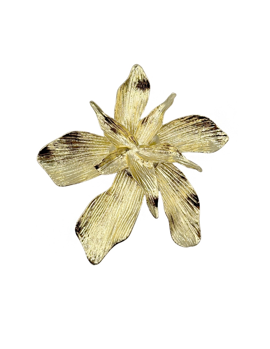 Anillo de flor martillado