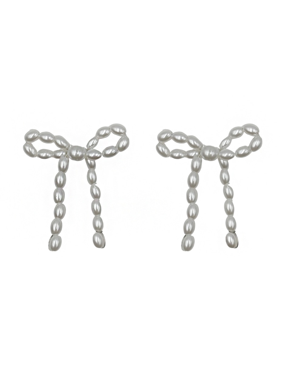 Aretes de moño con acabado texturizado Aretes de moño con acabado texturizado