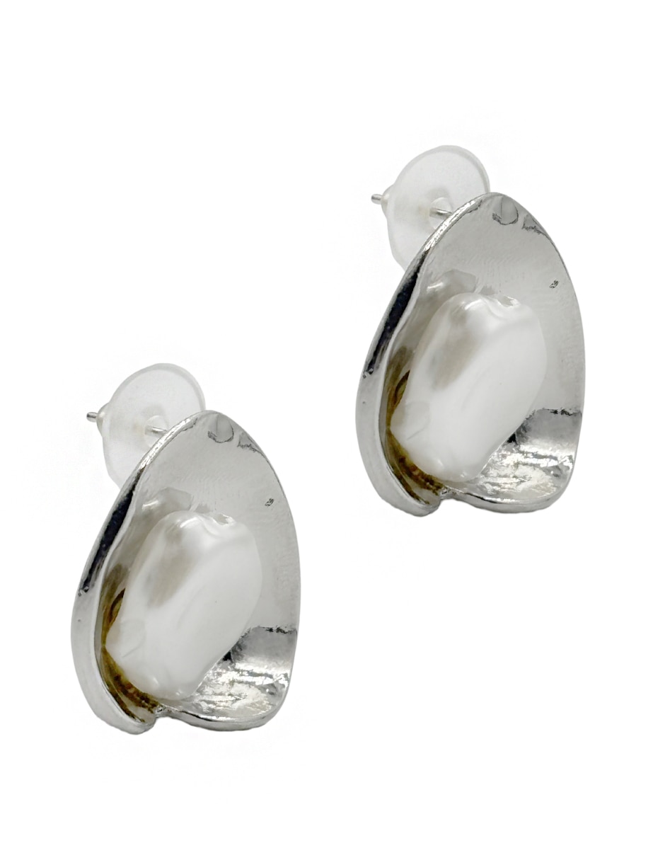 Aretes cortos Map con acabado pulido