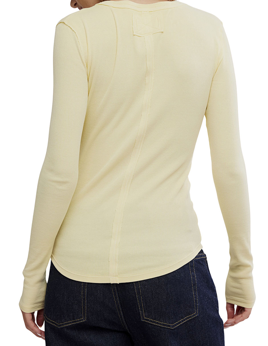 Playera manga larga Free People cuello henley para mujer