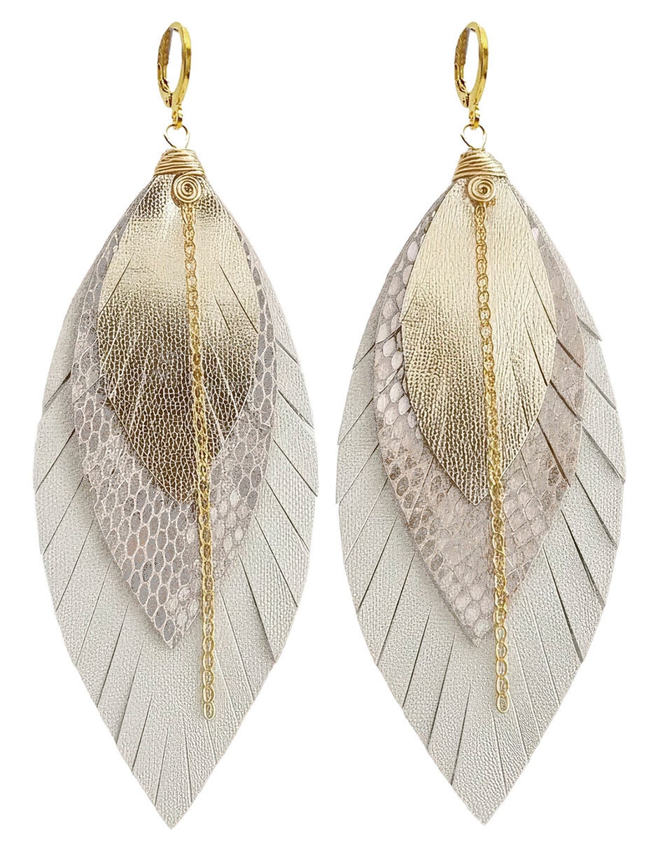 Aretes de pluma vangania de piel 18 k con acabado baño de oro