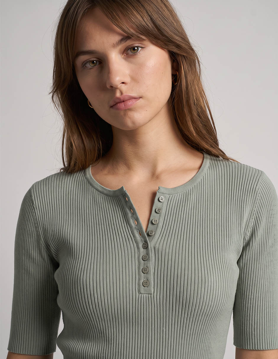 Top cuello con botón 4