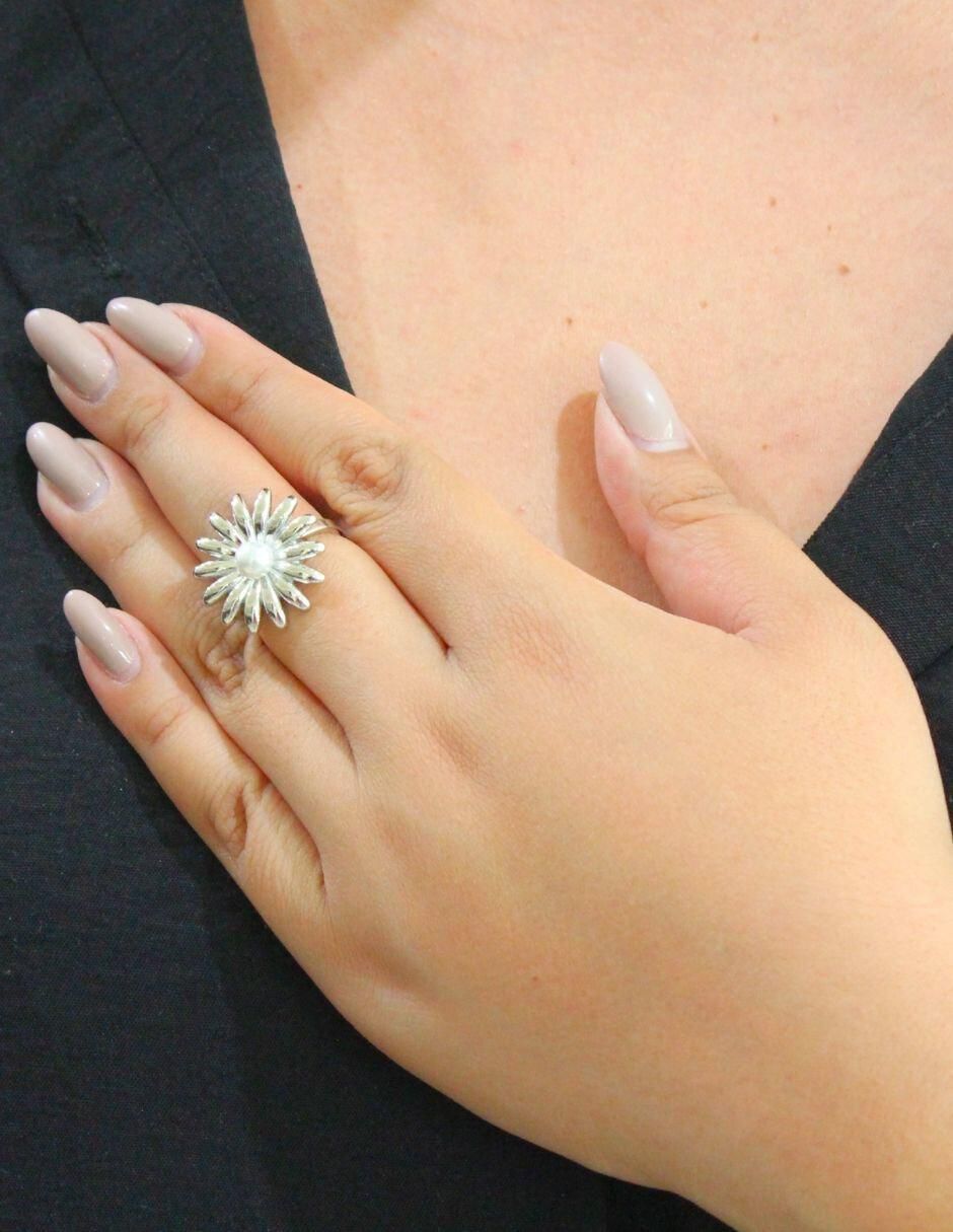 Anillo de flor brillante