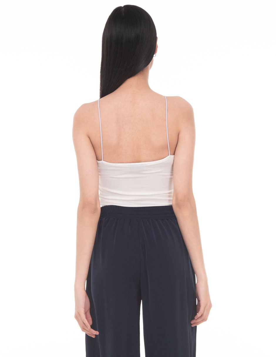 Top Lvyou cuello redondo escote medio tirante delgado