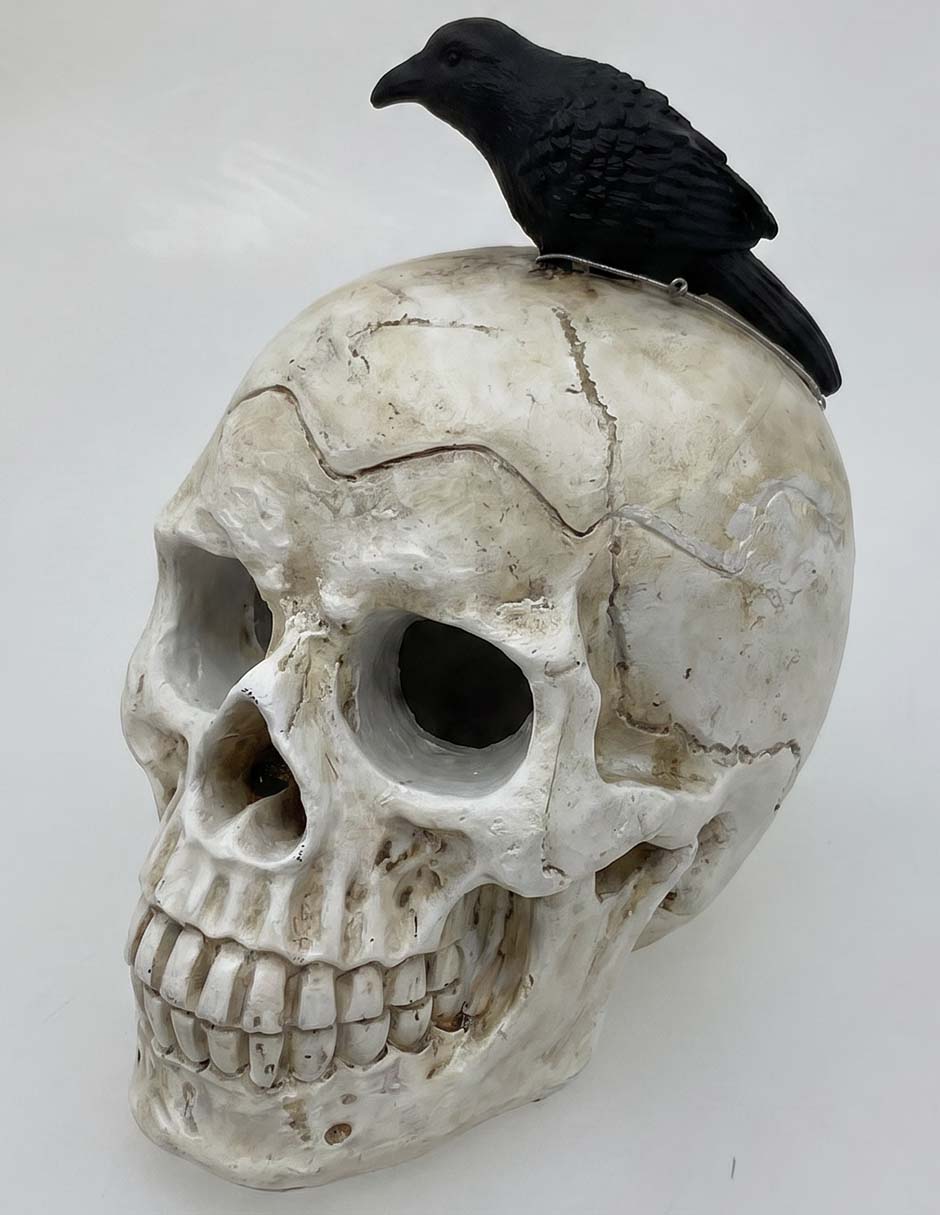 Figura decorativa de halloween con forma de cráneo