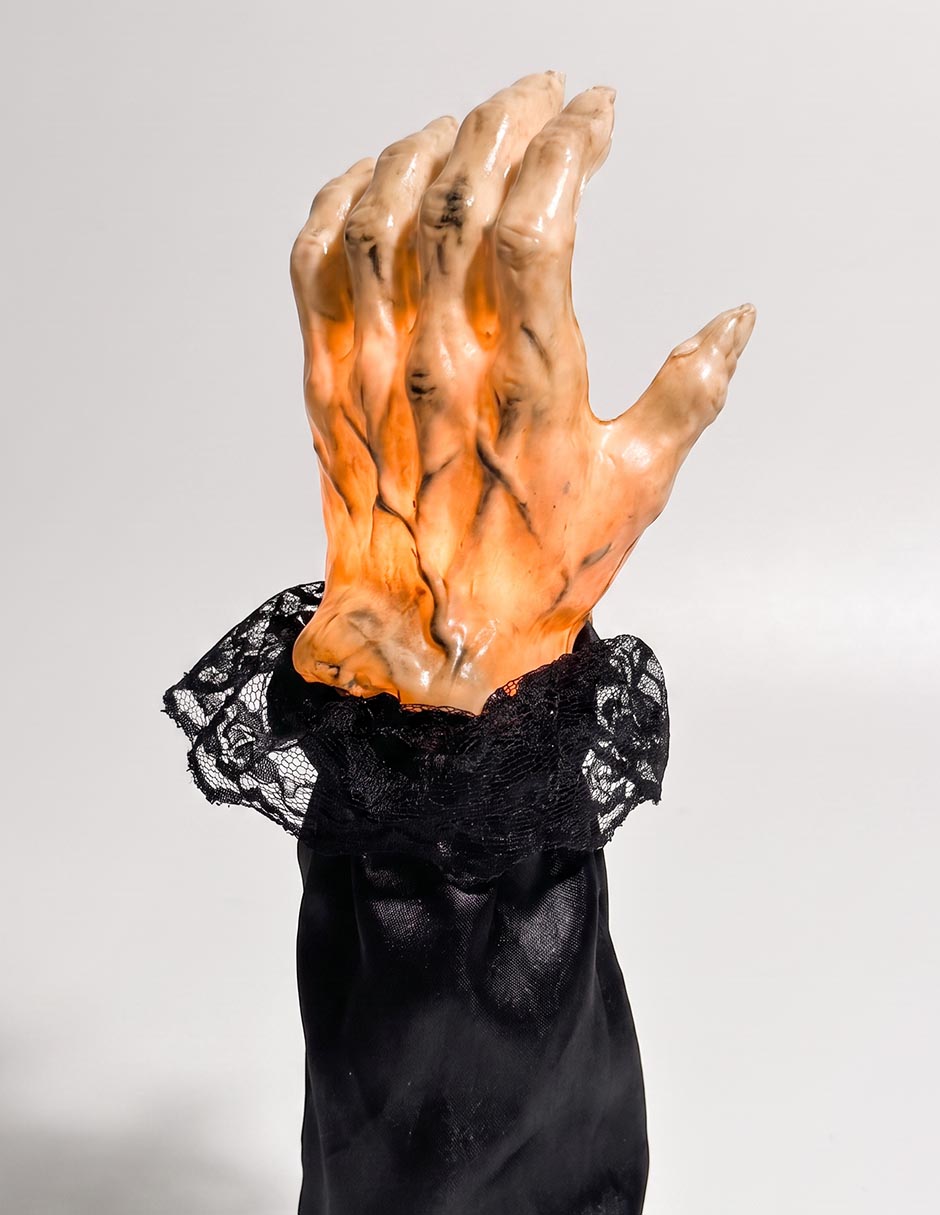 Figura decorativa con forma de mano