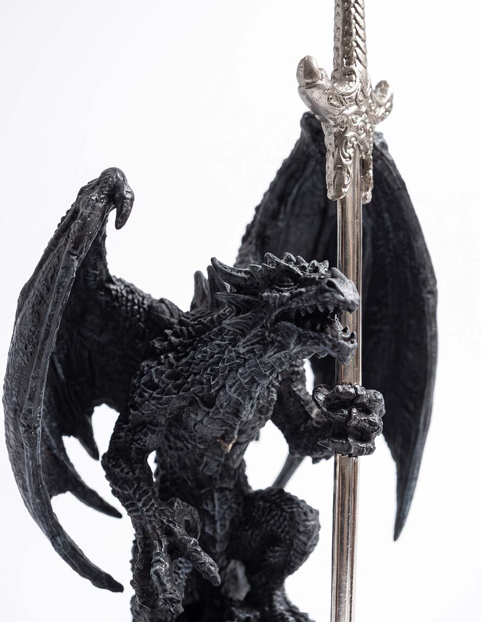 DRAGON CON ESPADA