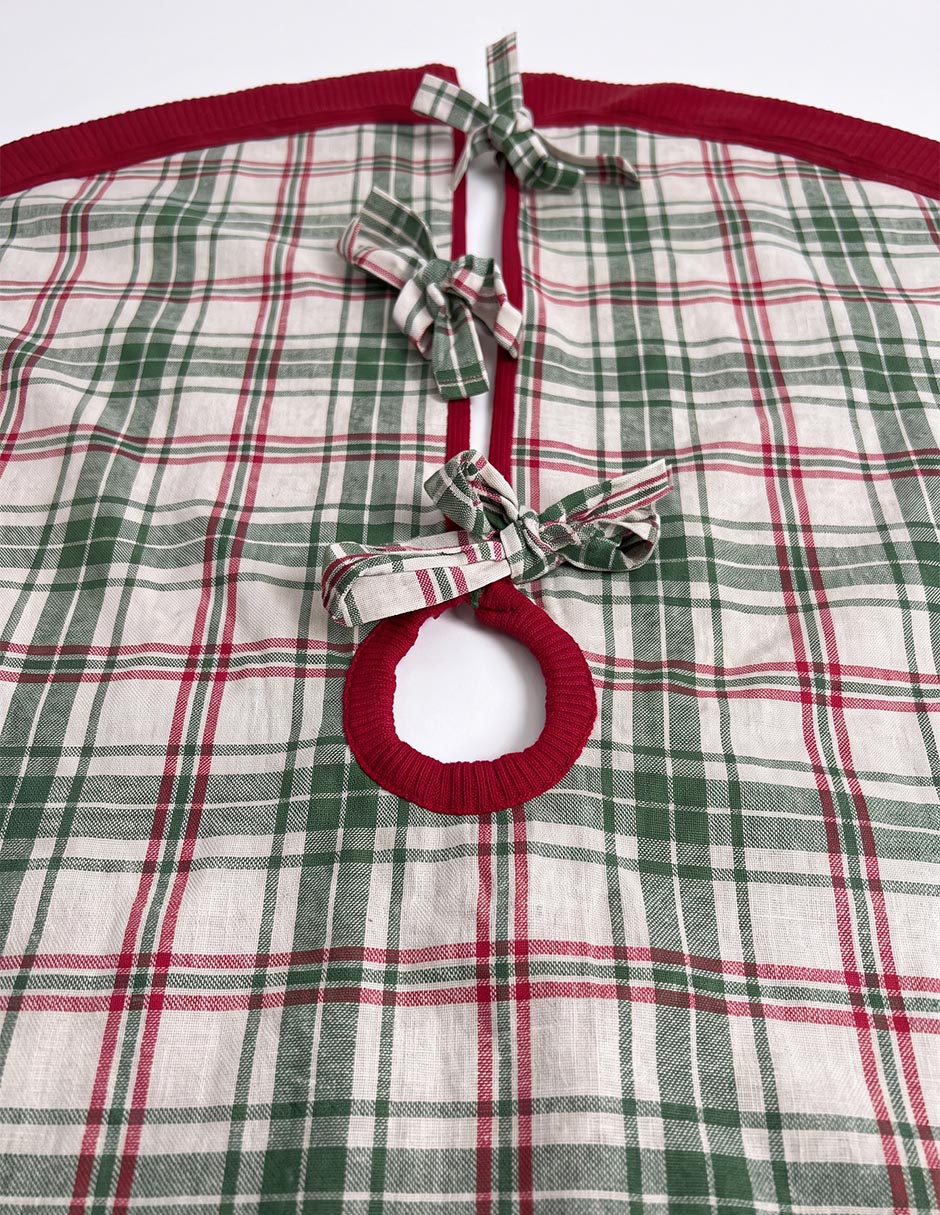 Pie de árbol estampado a cuadros 4