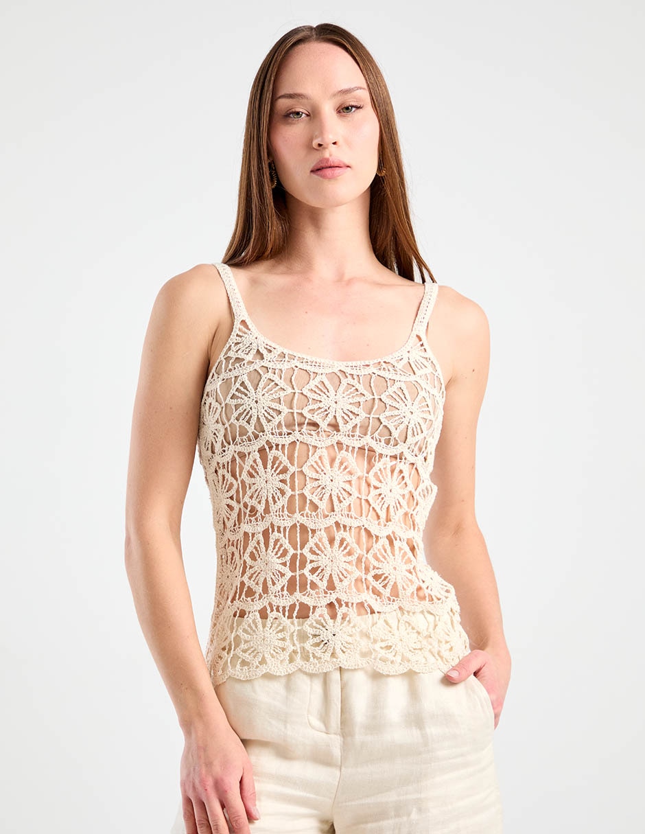 Top cuello redondo escote medio tirante delgado
