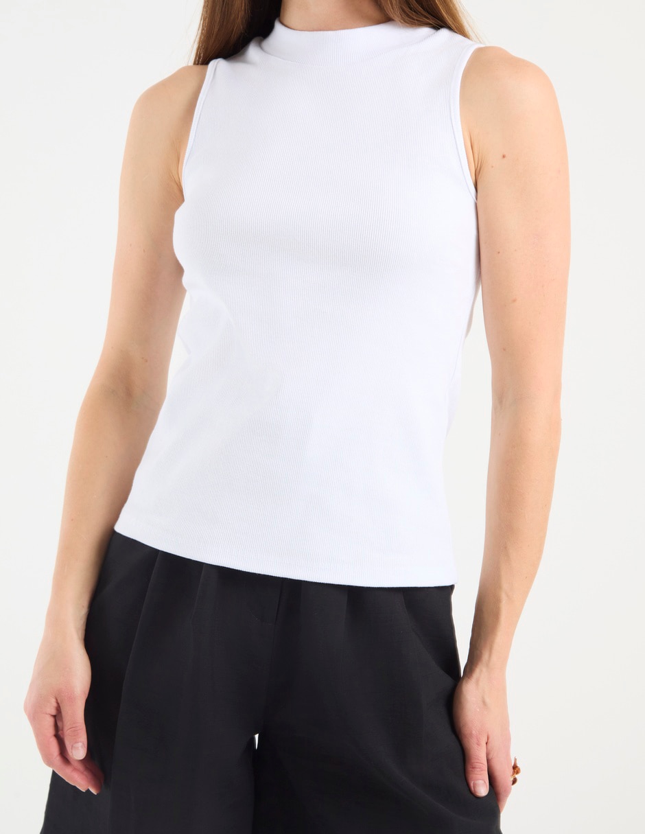 Top cuello redondo tirante clásico 7