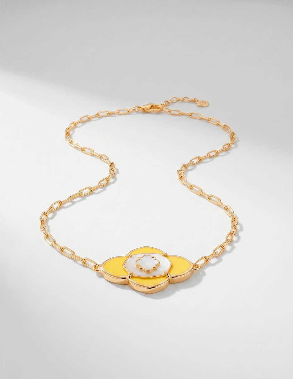 Collar de flor Kendra Scott Abbie Medallion de 14 K