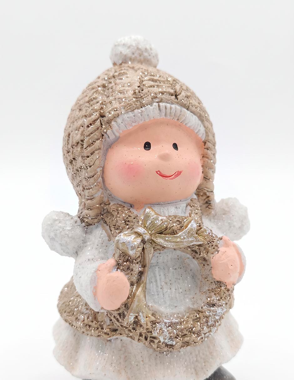 Figura decorativa navideña de niña de cerámica 3