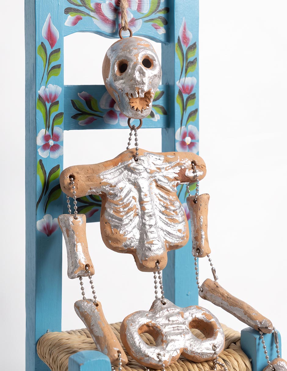 Figura decorativa día de muertos con forma de esqueleto