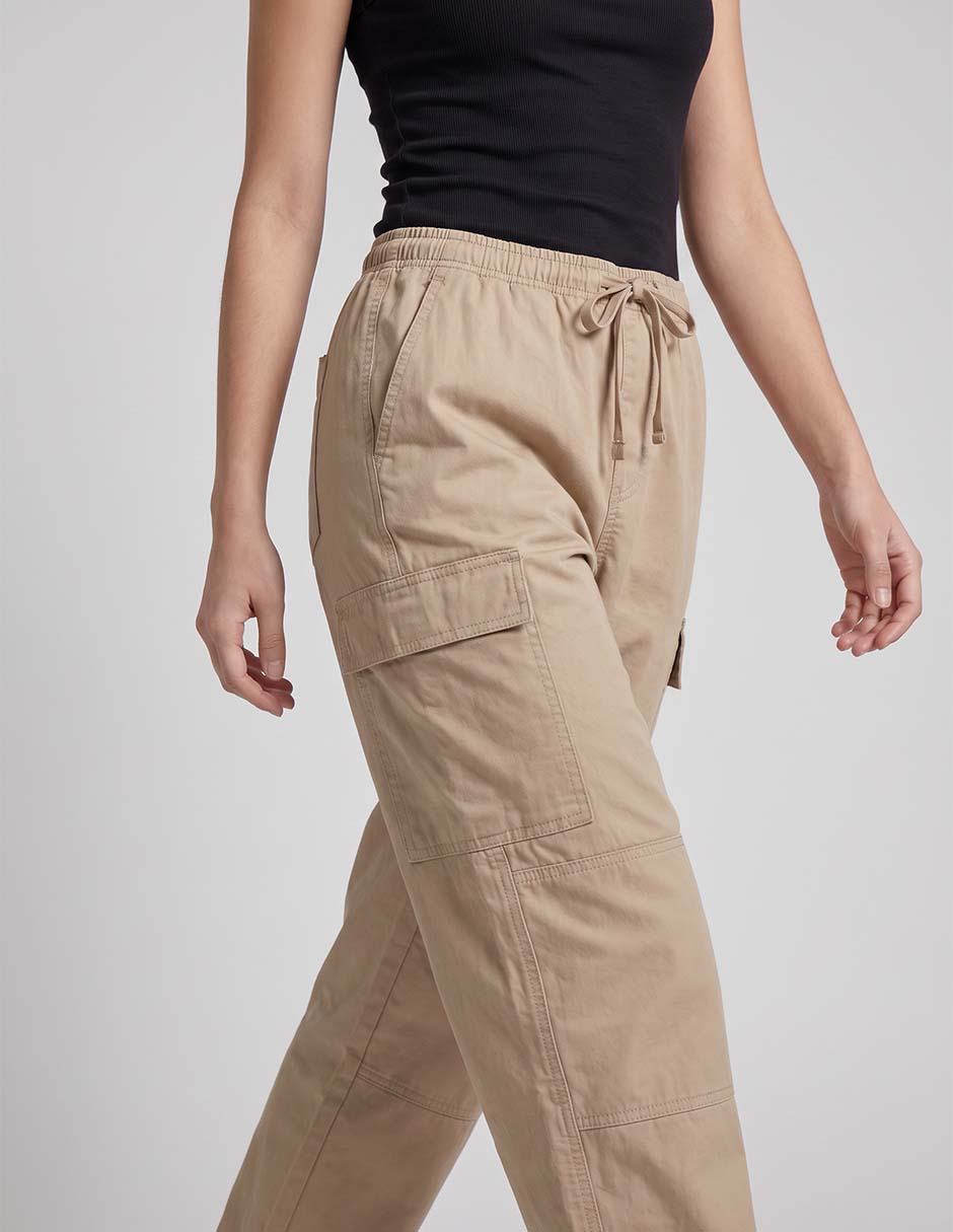Pantalón cargo straight para mujer 3
