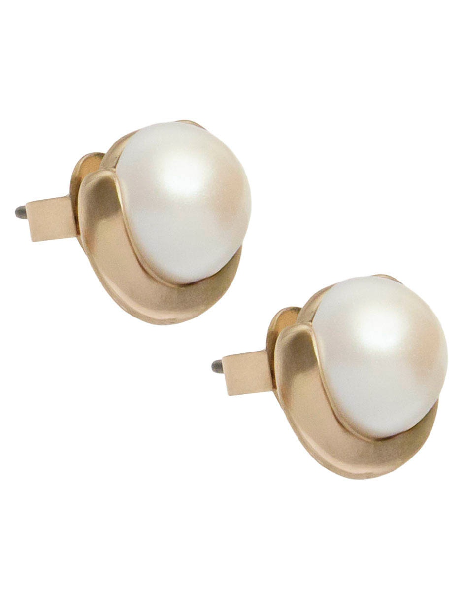 Aretes cortos con acabado baño de oro 2