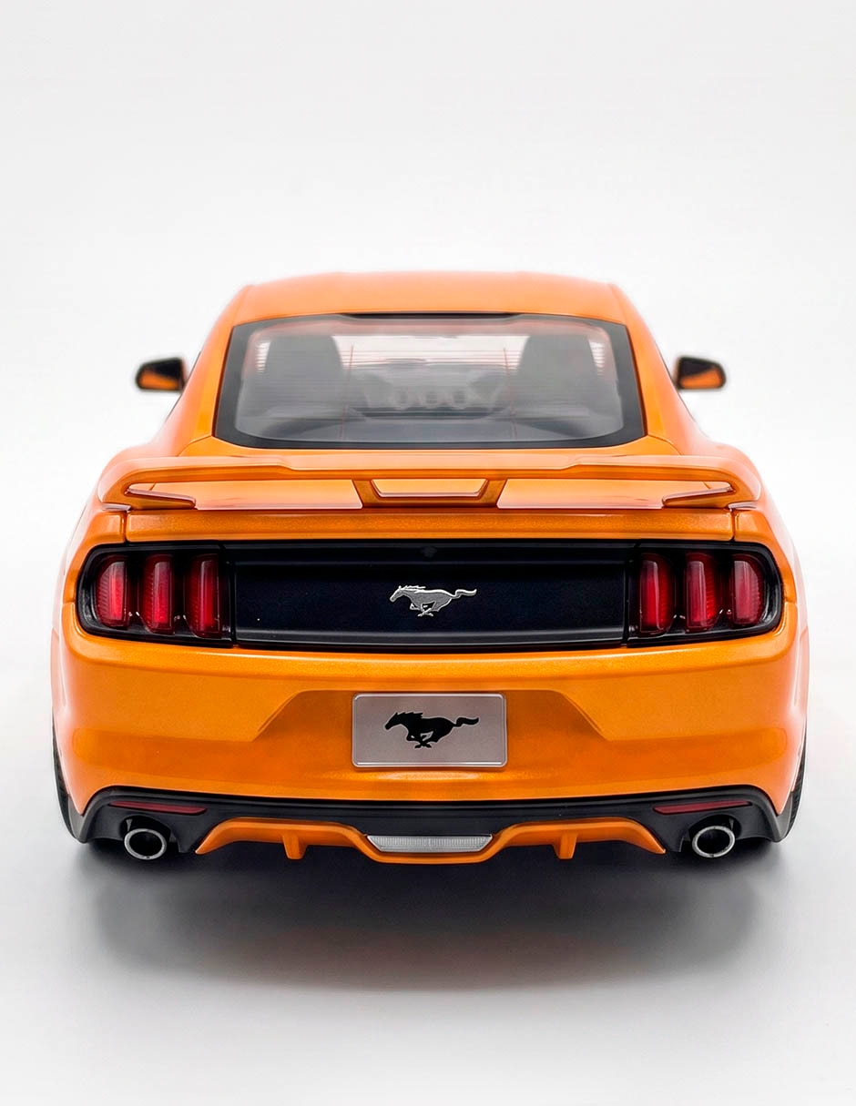 Vehículo a escala Maisto 1:18 2015 Ford Mustang GT 3