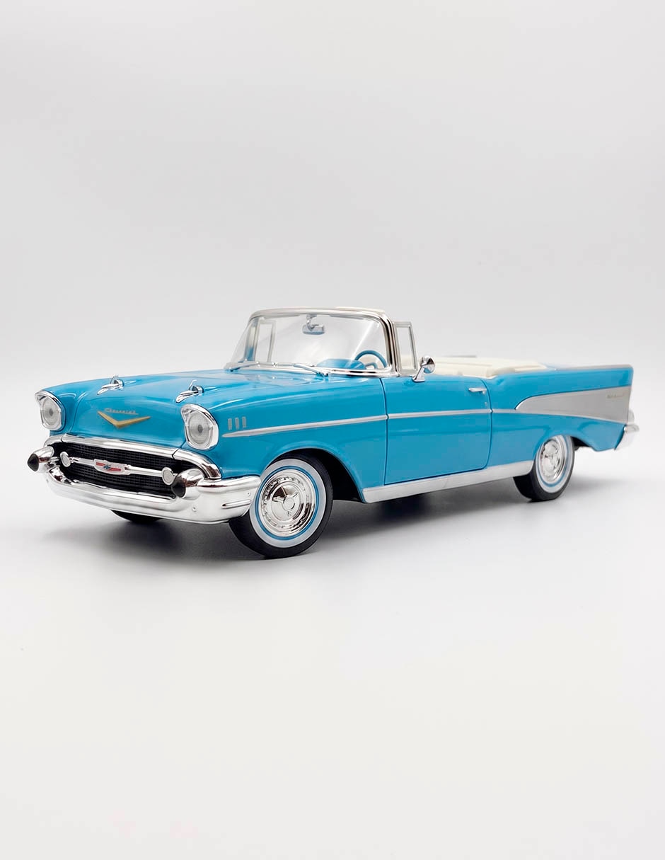 Vehículo a escala 1:18 1957 Chevrolet Corvette 1