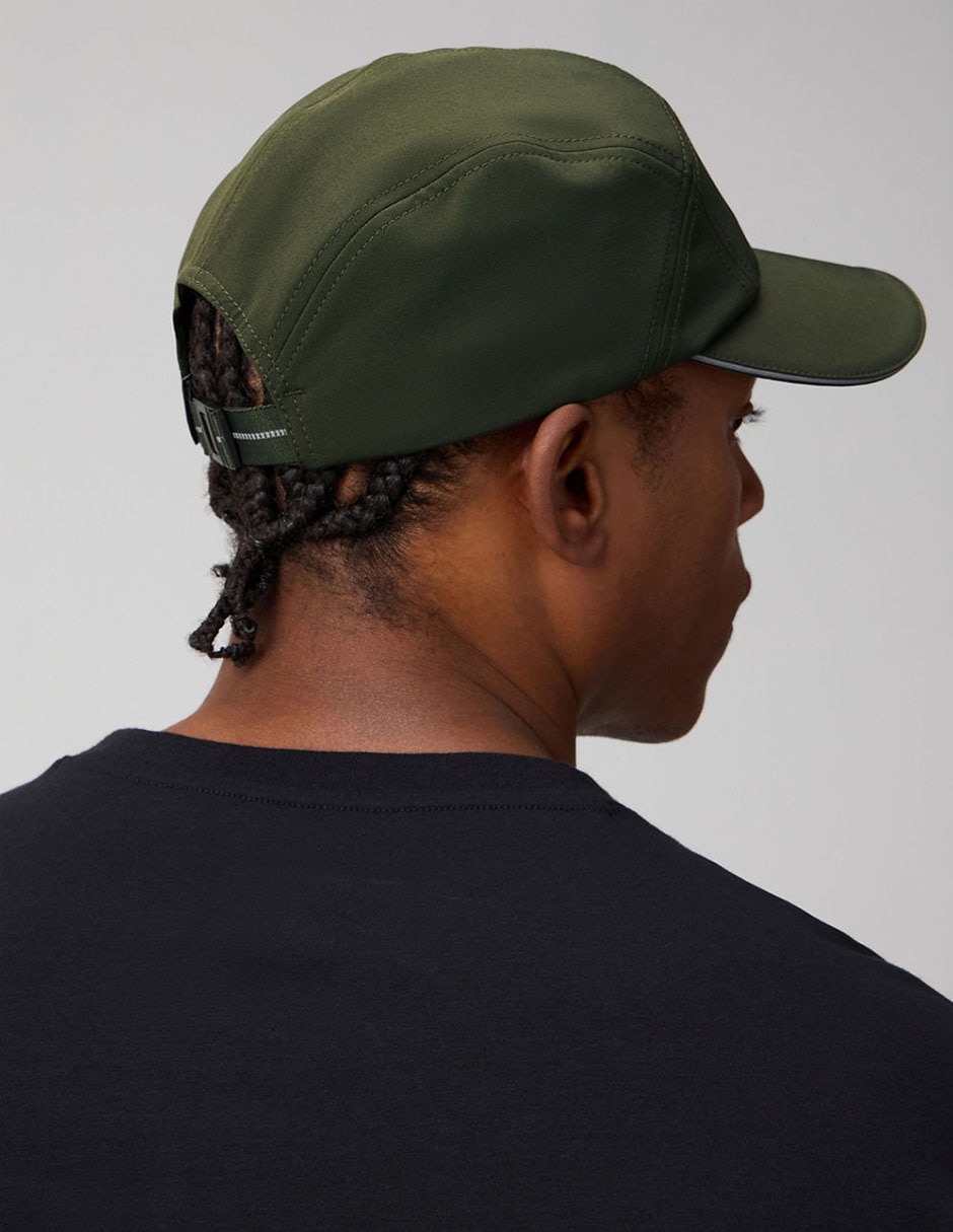 Gorra con visera curva para mujer Gorra con visera curva para mujer