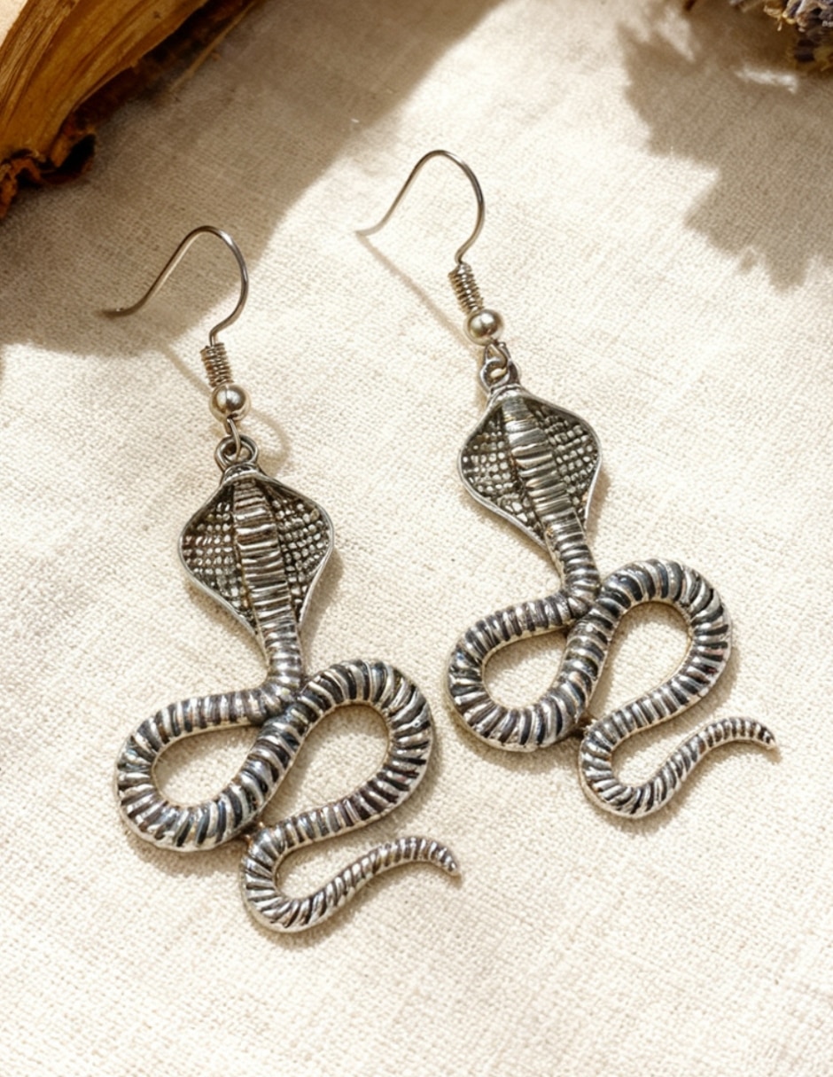 Aretes largos de cobra
