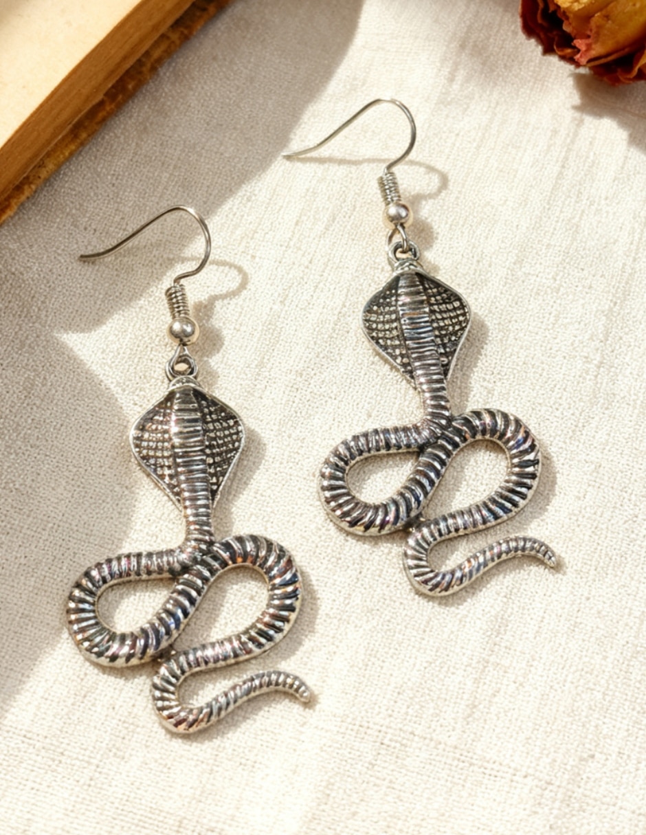 Aretes largos de cobra