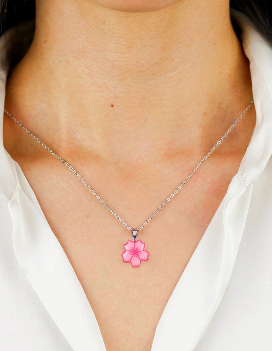 Collar con dije de flor Jano