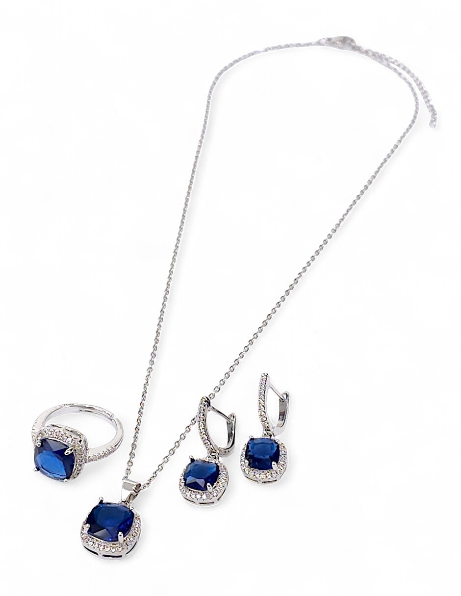Aretes collar y anillo de (si aplica) Cuadrada GENERICO Sin familia o colección No aplica de Acero inoxidable Sin kilataje Zirconia