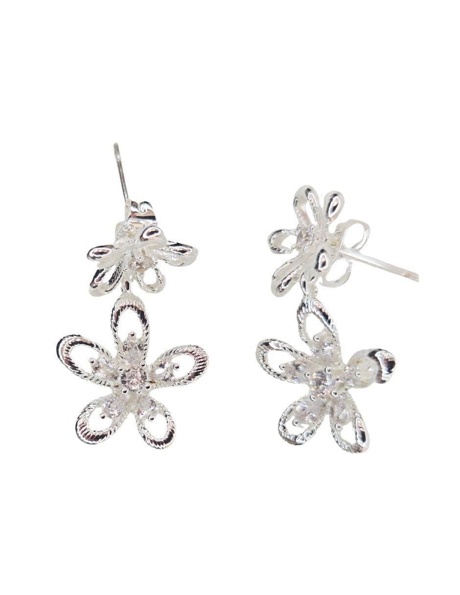 Aretes largos de flor Maria Rayuela con acabado baño de rodio zirconia