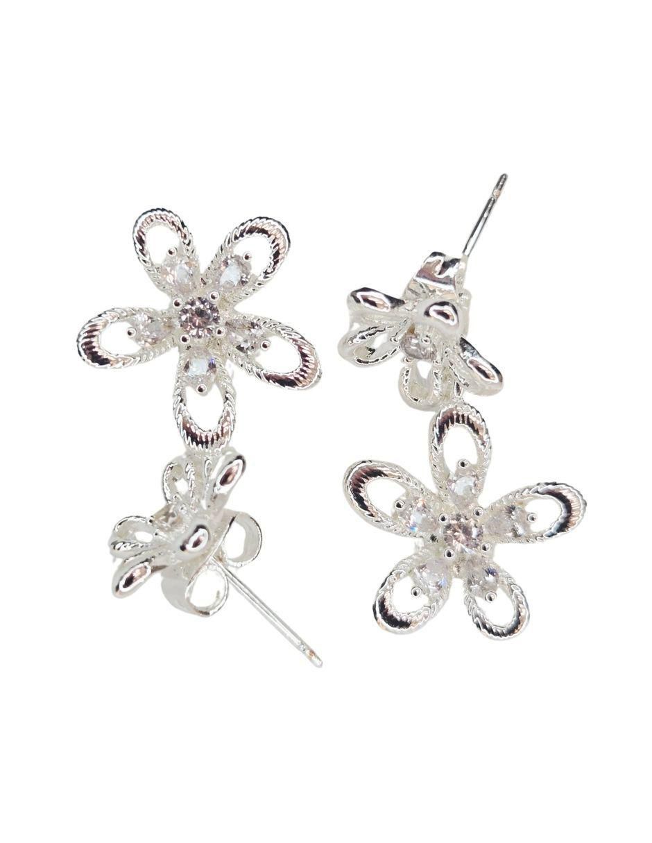 Aretes largos de flor Maria Rayuela con acabado baño de rodio zirconia