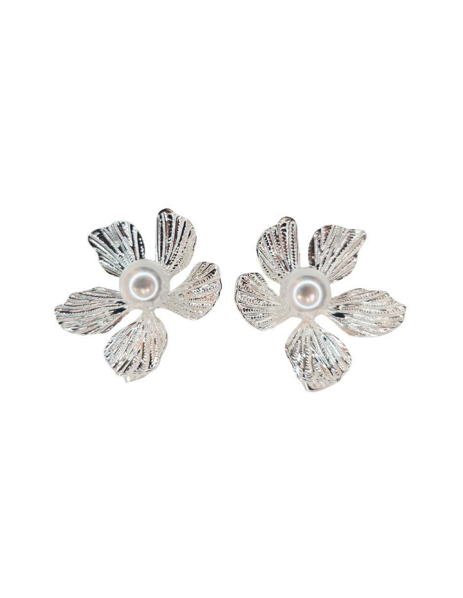Aretes cortos de flor Maria Rayuela con acabado baño de rodio