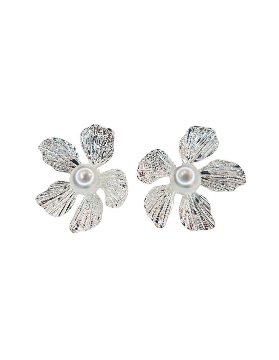 Aretes cortos de flor Maria Rayuela con acabado baño de rodio