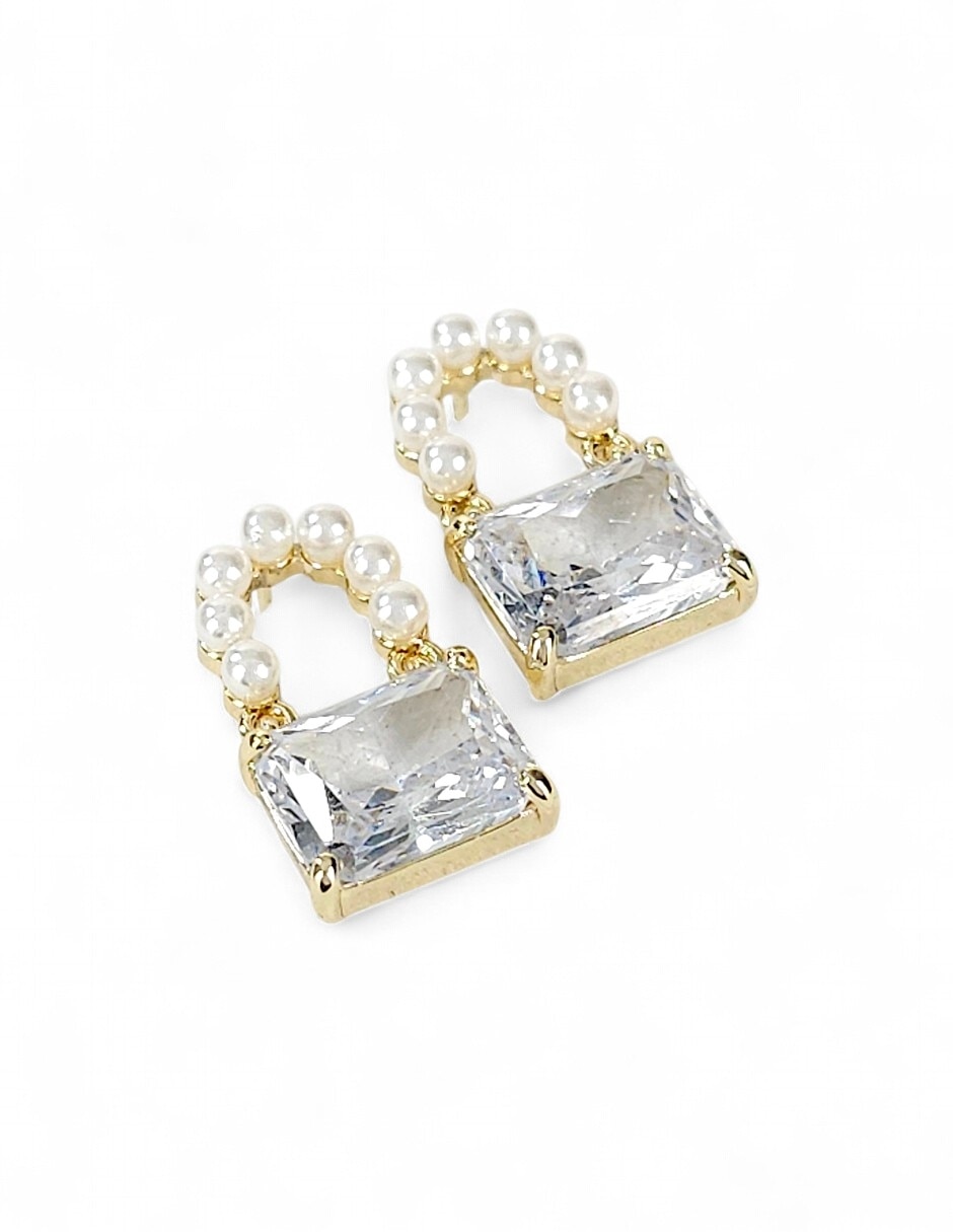Aretes y collar de (si aplica) Diferentes formas GENERICO Sin familia o colección No aplica de Oro laminado 18 k Zirconia