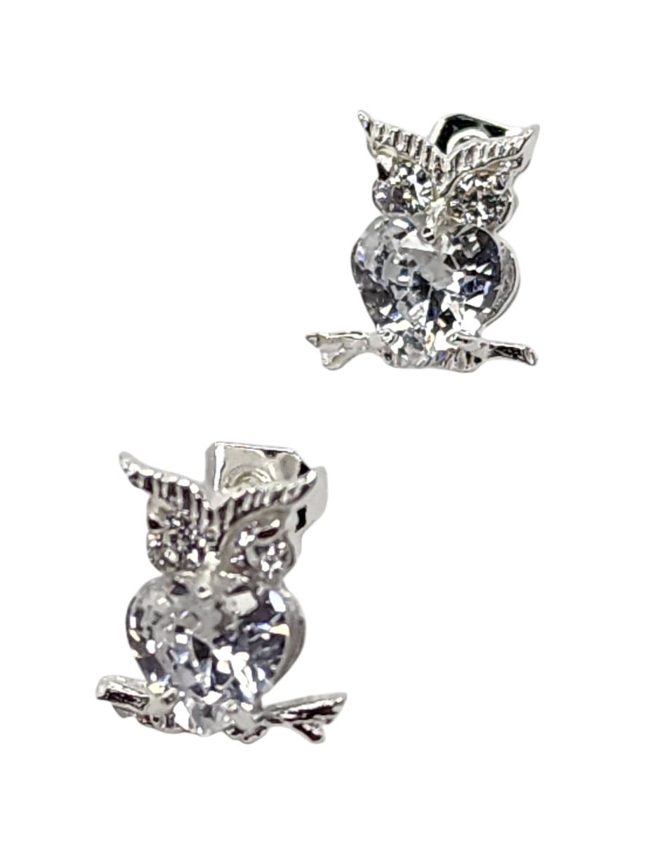 Arete corto de búho Limerence By Claudia Herrera Aves de plata P 925 con acabado zirconia