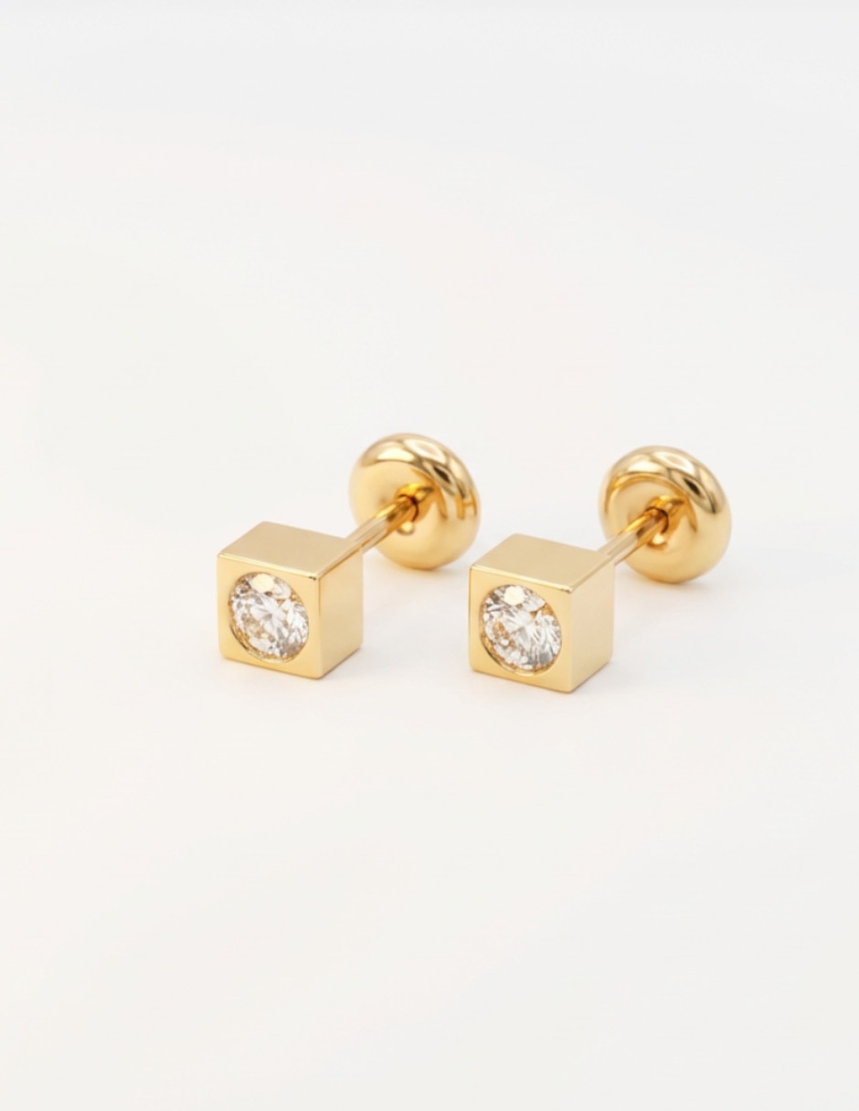 Broqueles de cubo Generica de oro laminado 18 K con acabado Brillante