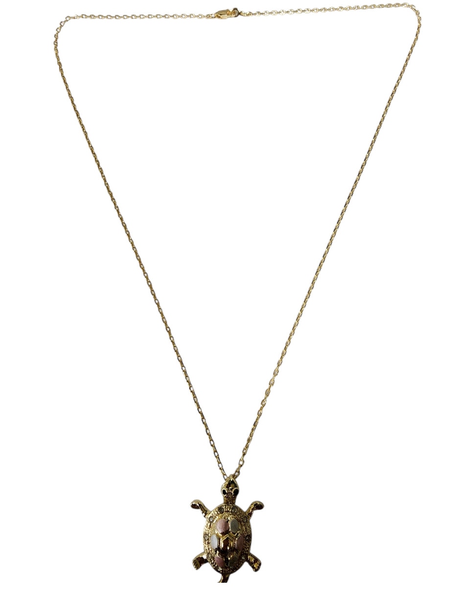 Collar con dije de tortuga Limerence by Claudia Herrera Mar de oro laminado 14 K