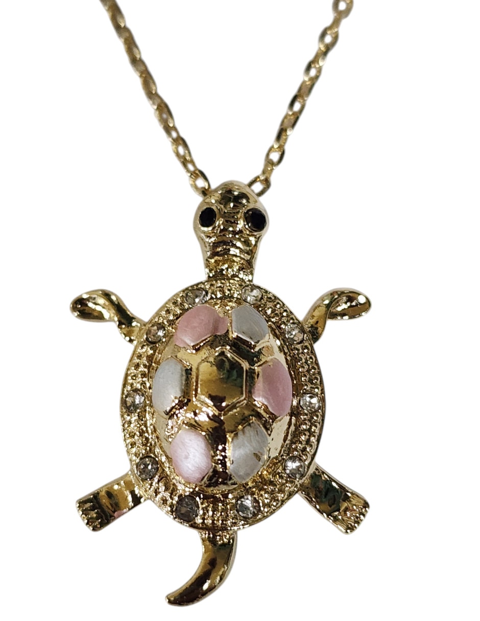 Collar con dije de tortuga Limerence by Claudia Herrera Mar de oro laminado 14 K
