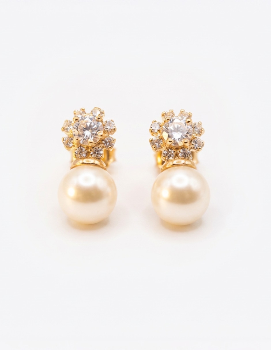 Aretes cortos de perla de oro laminado 18 K con acabado brillante 5