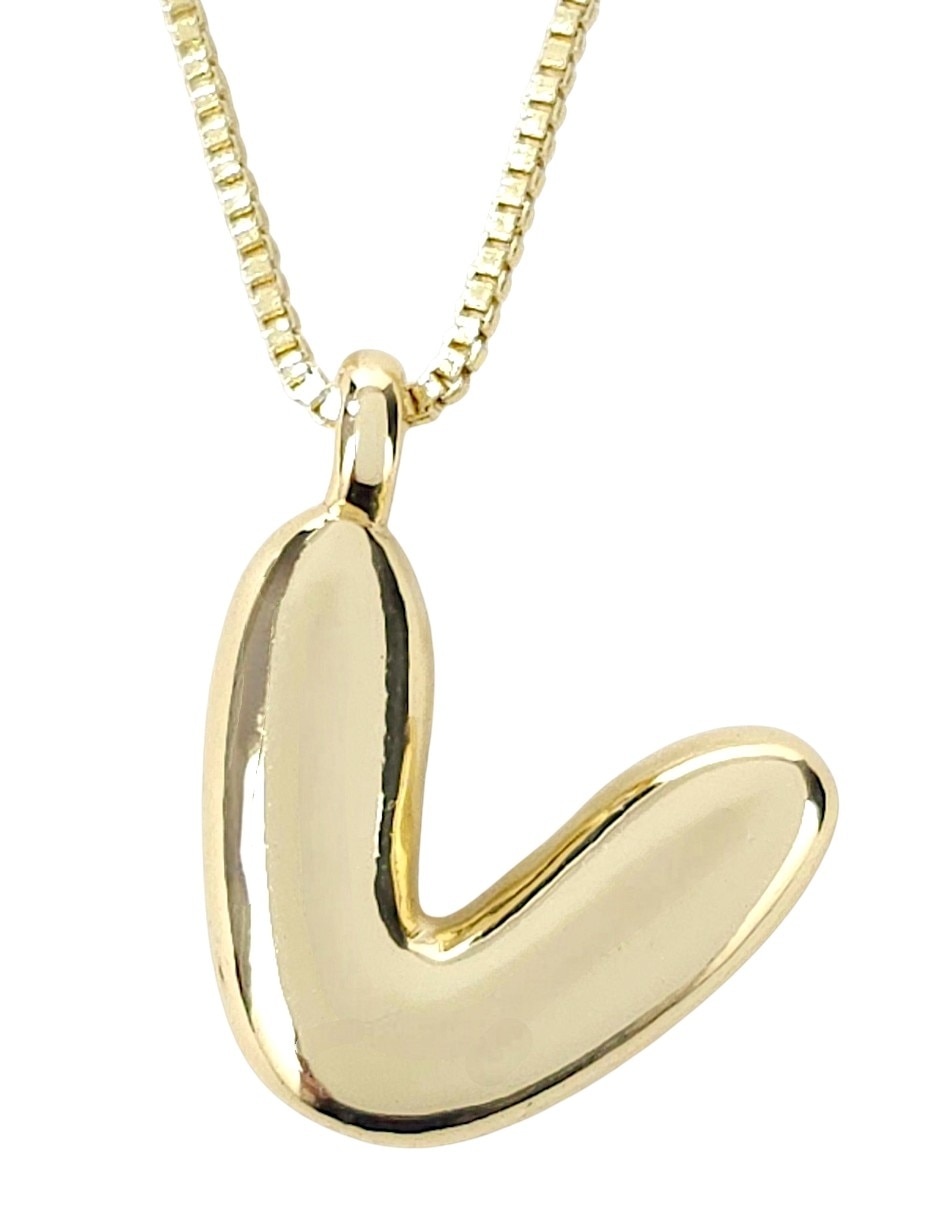Collar con dije de letra v de oro laminado 18 k