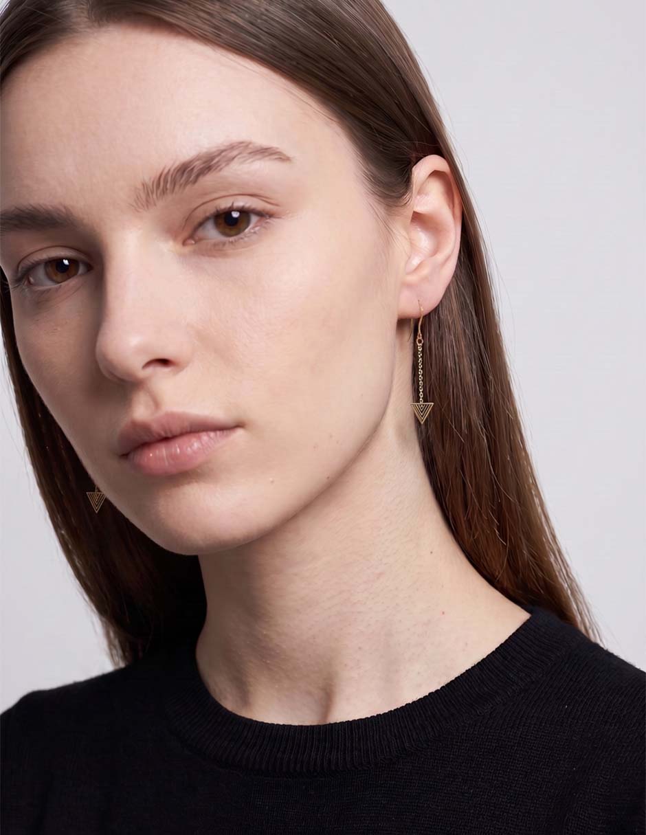 Aretes largos con acabado pulido Aretes largos con acabado pulido
